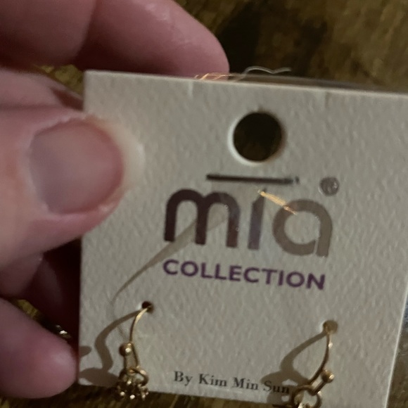 Mia collection dangling earrings-NWT - Picture 4 of 5
